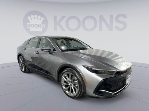 Used 2023 Toyota Crown Limited image 10