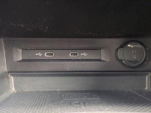 Used 2022 Volkswagen Tiguan SE image 28