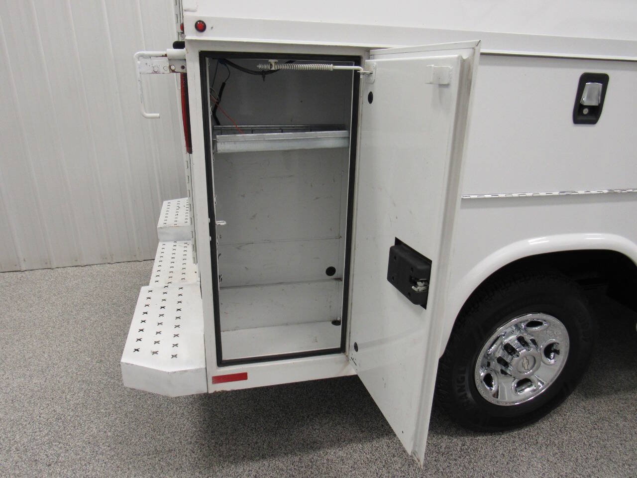 Used 2018 Chevrolet Express 3500 w/ Power Convenience Package RWD image 29