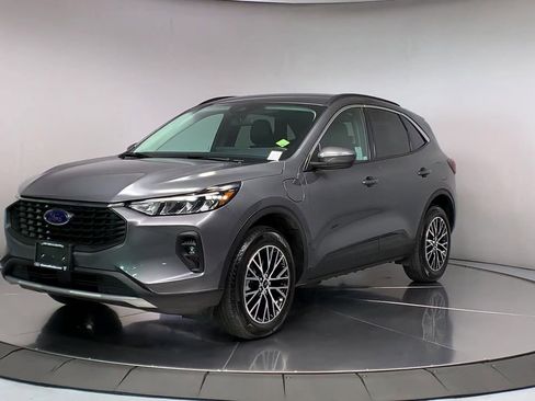 Used 2024 Ford Escape SE image 4