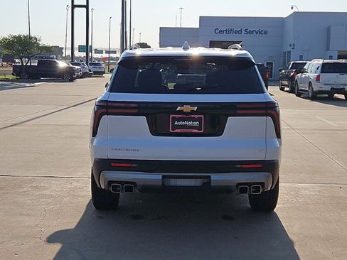 Used 2024 Chevrolet Traverse LT FWD image 7