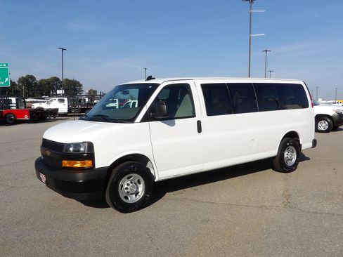 Used 2024 Chevrolet Express 3500 LS image 3