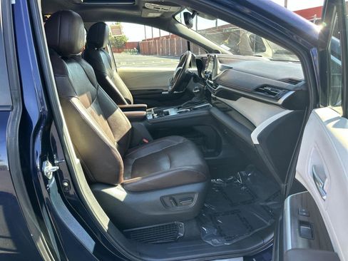 Used 2023 Toyota Sienna Platinum image 13