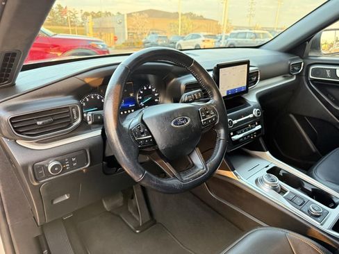 Used 2020 Ford Explorer XLT w/ Equipment Group 202A image 13