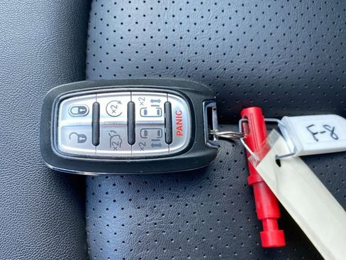 Certified 2024 Chrysler Pacifica Touring-L image 29