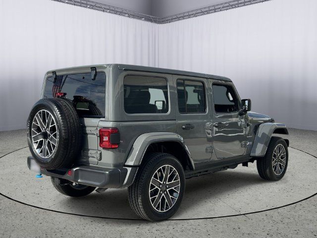 Used 2023 Jeep Wrangler Unlimited Sahara w/ Cold Weather Group AWD/4WD image 9