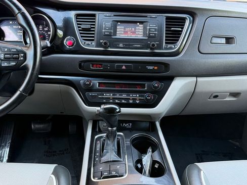 Used 2016 Kia Sedona EX FWD image 28