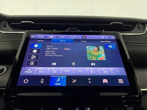 Used 2022 Jeep Grand Cherokee L Overland w/ Luxury Tech Group IV AWD/4WD image 29