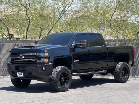 Used 2019 Chevrolet Silverado 2500 LTZ w/ Duramax Plus Package AWD/4WD image 4