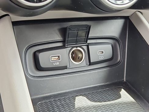 Used 2025 Hyundai Venue SEL FWD image 18