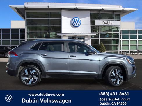 Certified 2024 Volkswagen Atlas Cross Sport SE image 3