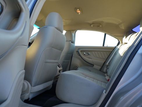 Used 2018 Ford Taurus SE image 18