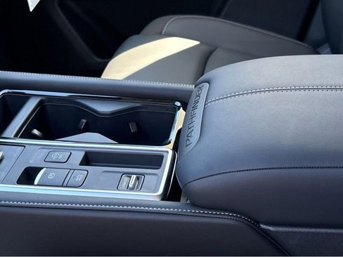 New 2026 Nissan Pathfinder SL FWD image 8