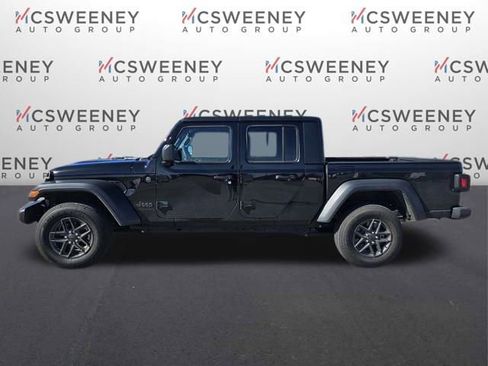 Used 2025 Jeep Gladiator Sport image 2