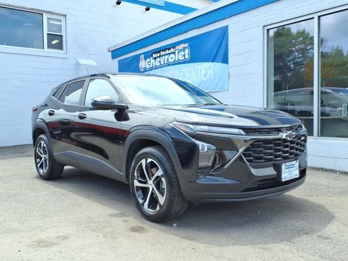 Certified 2024 Chevrolet Trax RS w/ Driver Confidence Package FWD image 1