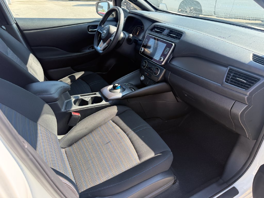 Used 2025 Nissan Leaf S FWD image 4