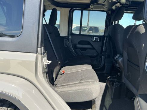 Used 2020 Jeep Wrangler Unlimited Sahara image 26