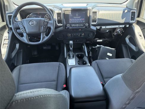 Used 2022 Nissan Frontier SV w/ Technology Package RWD image 13