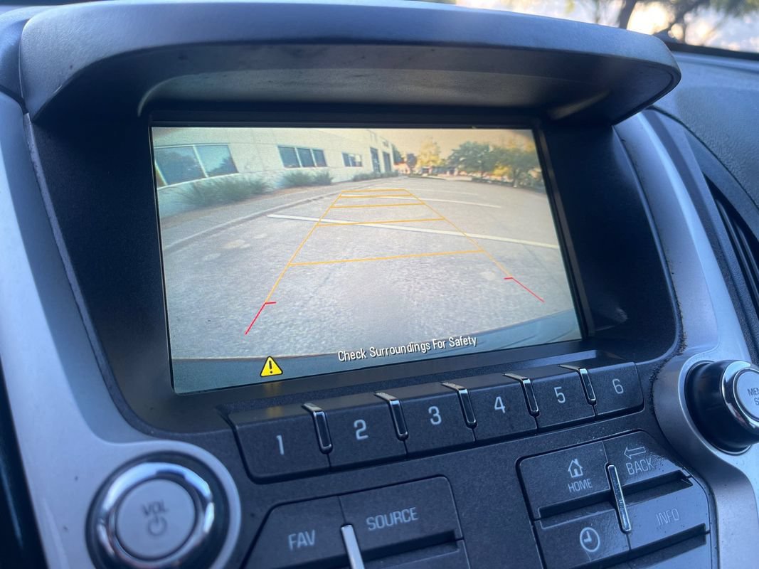 Used 2017 Chevrolet Equinox LT FWD image 25
