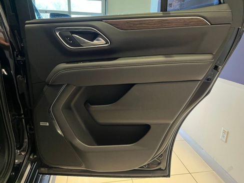 Used 2022 Chevrolet Tahoe Premier w/ Premium Package image 33