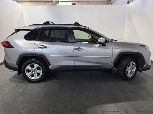 Used 2020 Toyota RAV4 XLE w/ Convenience Package image 6