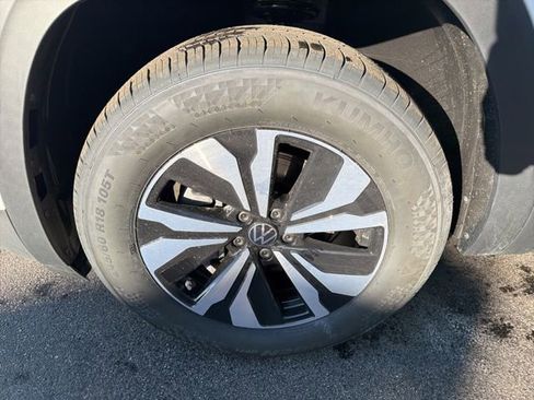 New 2026 Volkswagen Atlas SE image 28