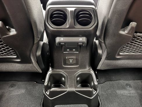 Used 2024 Jeep Wrangler Unlimited Rubicon w/ Dual Top Group AWD/4WD image 27