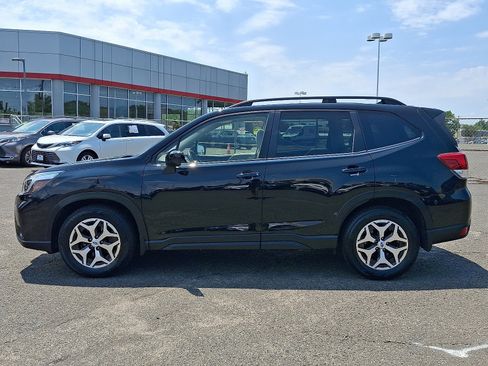 Used 2021 Subaru Forester Premium AWD/4WD image 4