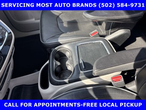 Used 2018 Chrysler Pacifica Limited image 22