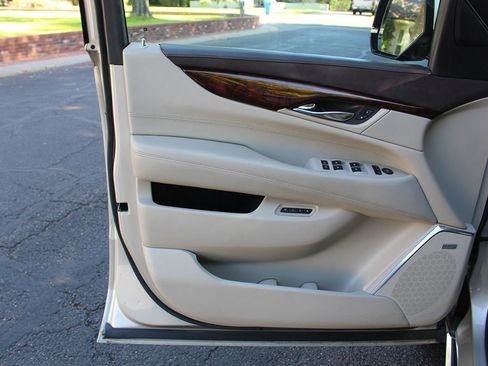 Used 2015 Cadillac Escalade ESV Premium image 13