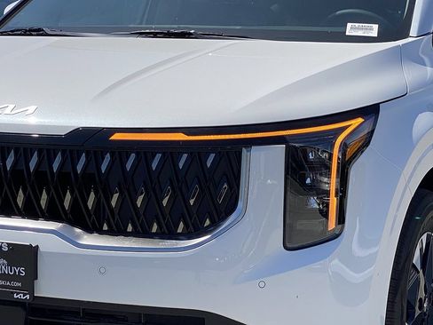 New 2026 Kia Carnival LXS FWD image 8