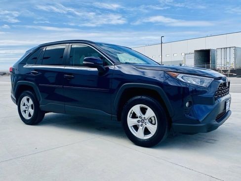 Used 2021 Toyota RAV4 XLE w/ Convenience Package image 3