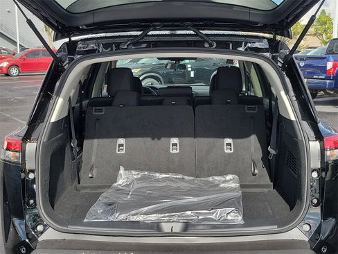 New 2025 Nissan Pathfinder S image 18