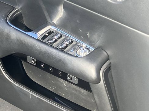 Used 2018 Rolls-Royce Dawn RWD image 32