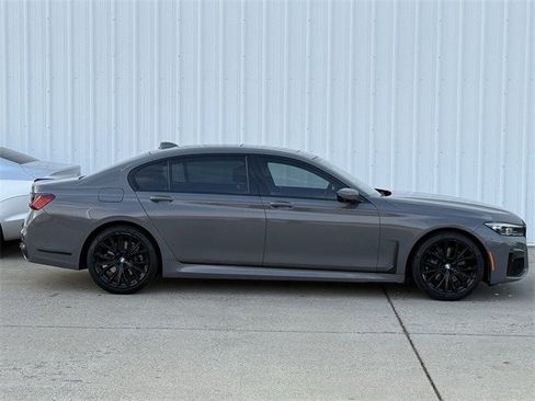 Used 2021 BMW 740i w/ M Sport Package image 3