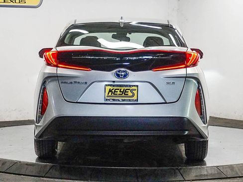 Used 2020 Toyota Prius Prime XLE FWD image 3