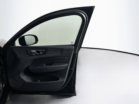 Used 2025 Volvo XC60 B5 Plus w/ Climate Package image 34