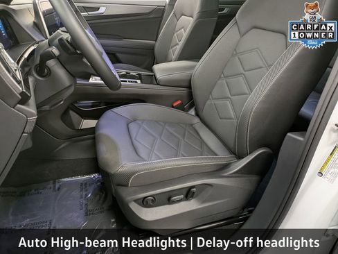 Used 2025 Volkswagen Atlas Cross Sport SE w/ Panoramic Sunroof Package FWD image 14