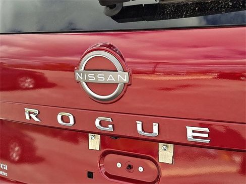 Used 2023 Nissan Rogue S image 28