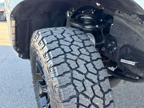 Used 2024 Toyota Tacoma SR5 AWD/4WD image 7