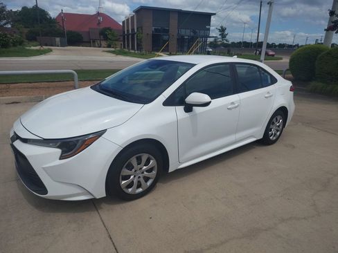 Used 2024 Toyota Corolla LE FWD image 1