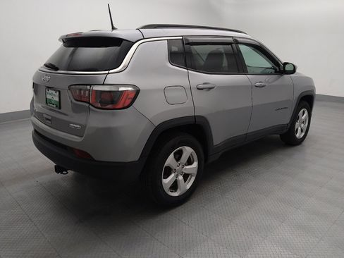 Used 2018 Jeep Compass Latitude w/ Cold Weather Group AWD/4WD image 10
