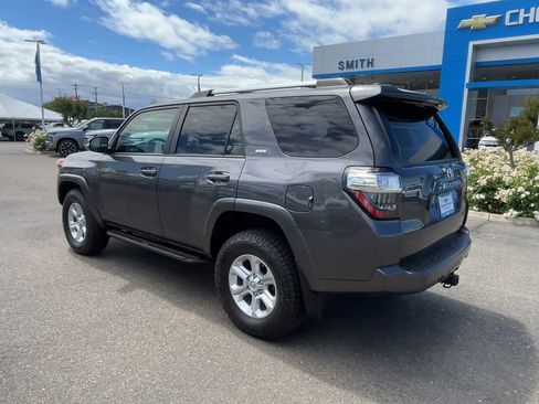 Used 2023 Toyota 4Runner SR5 Premium w/ Moonroof Package AWD/4WD image 5