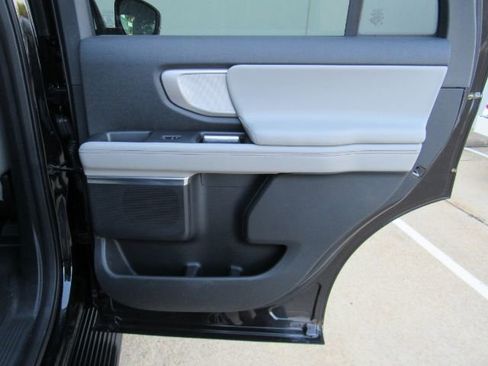 Used 2025 Ford Expedition Active image 26