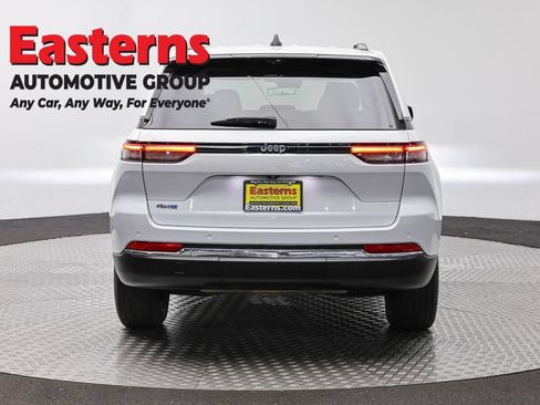 Used 2022 Jeep Grand Cherokee Limited 4xe w/ Luxury Tech Group II AWD/4WD image 6