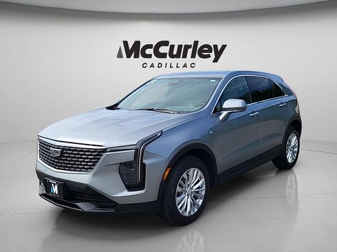 Used 2024 Cadillac XT4 Luxury FWD image 3