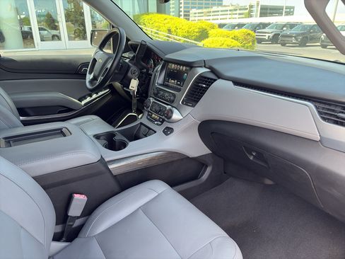 Used 2020 Chevrolet Suburban LT RWD image 13