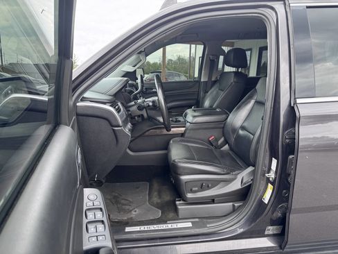 Used 2018 Chevrolet Suburban LT image 12