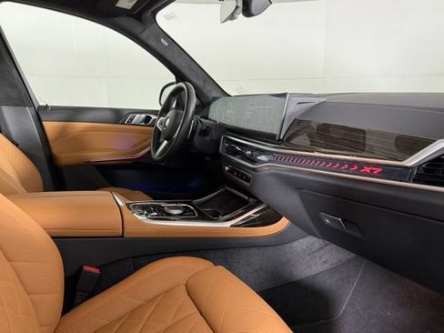 Used 2024 BMW X7 xDrive40i w/ M Sport Package AWD/4WD image 32