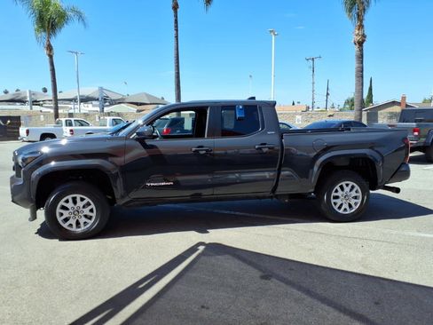 Certified 2025 Toyota Tacoma SR5 w/ SR5 Upgrade Package AWD/4WD image 8